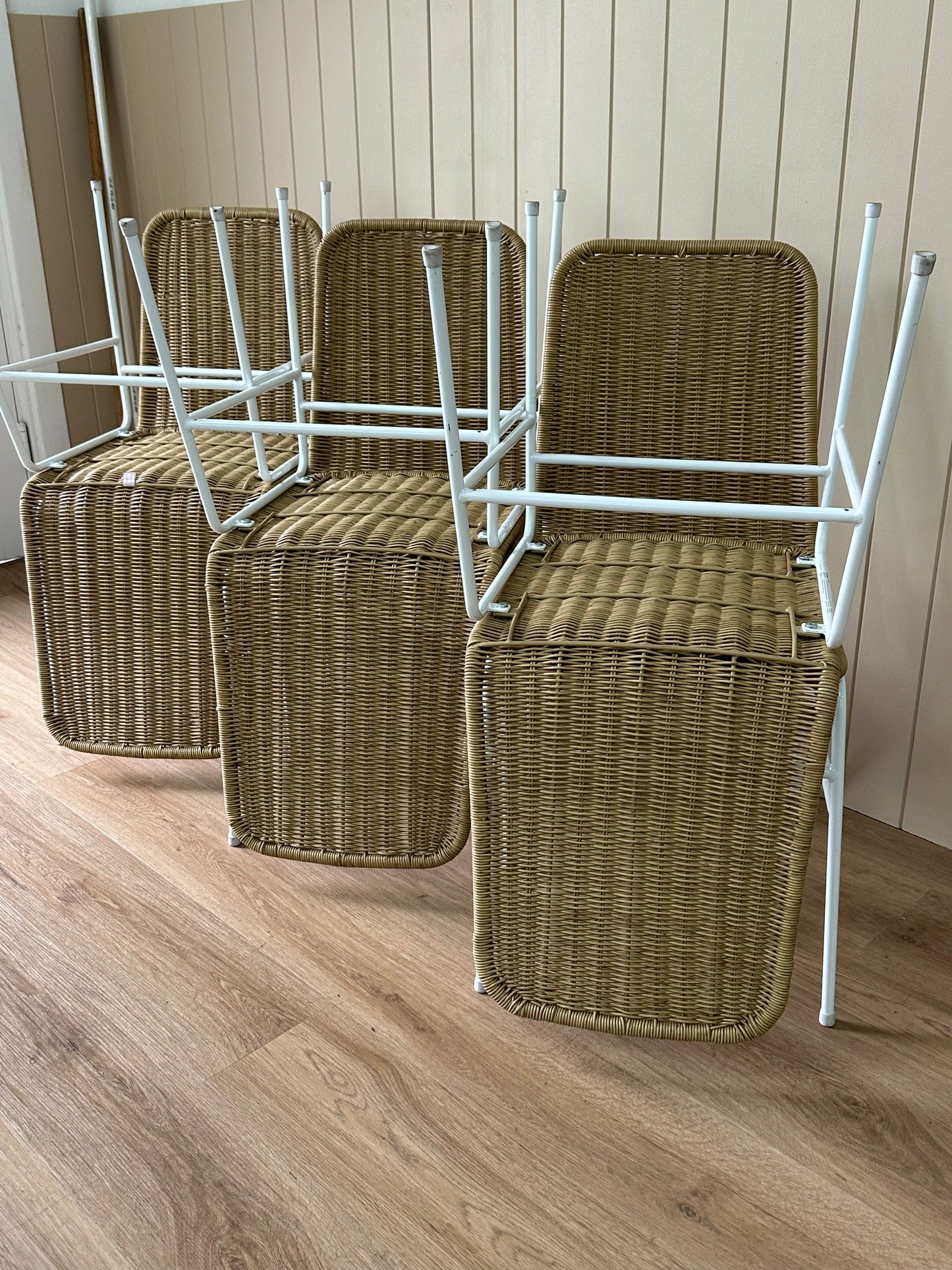 6x Plastic Rattan Dining Chairs
