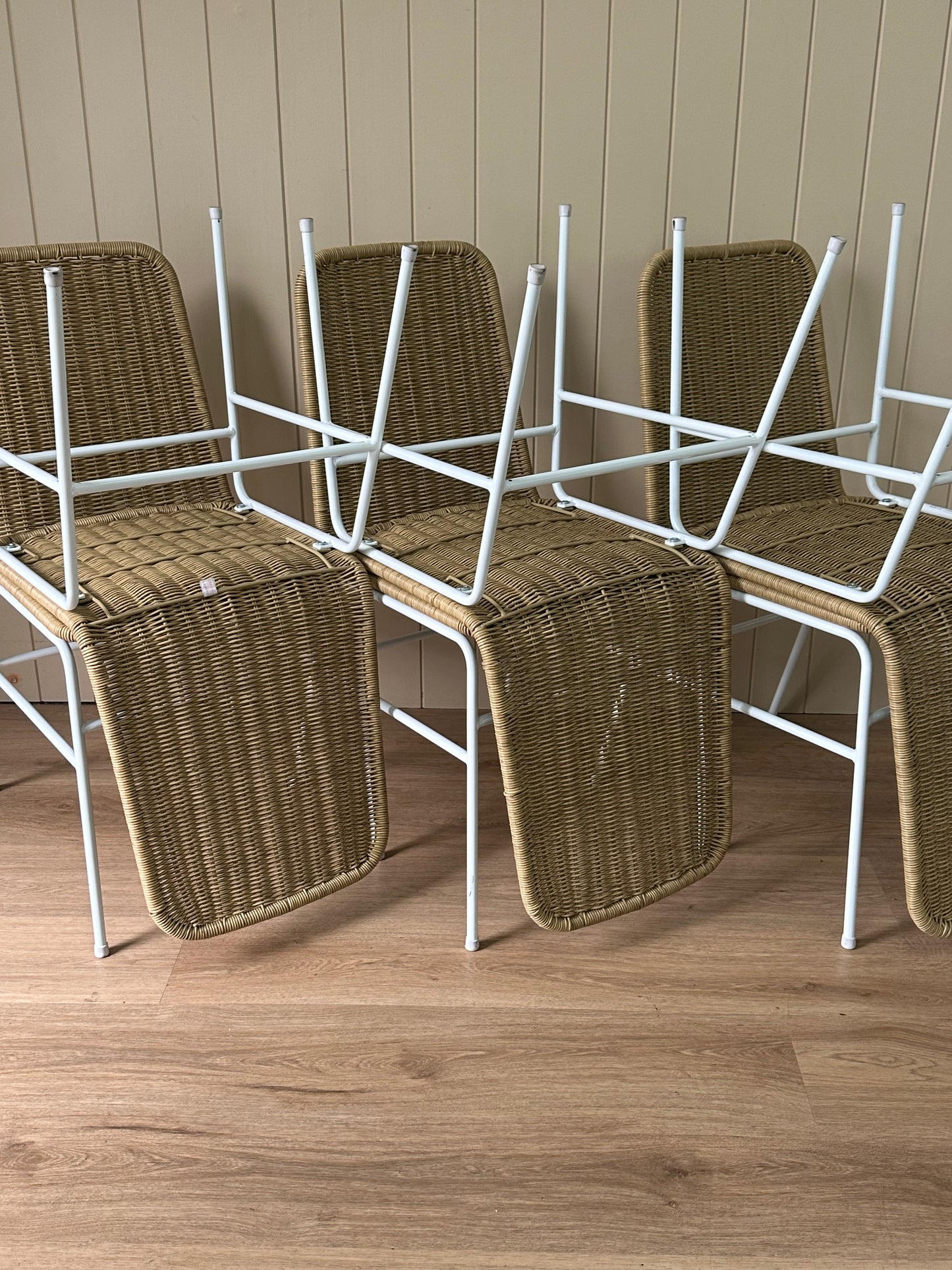 6x Plastic Rattan Dining Chairs